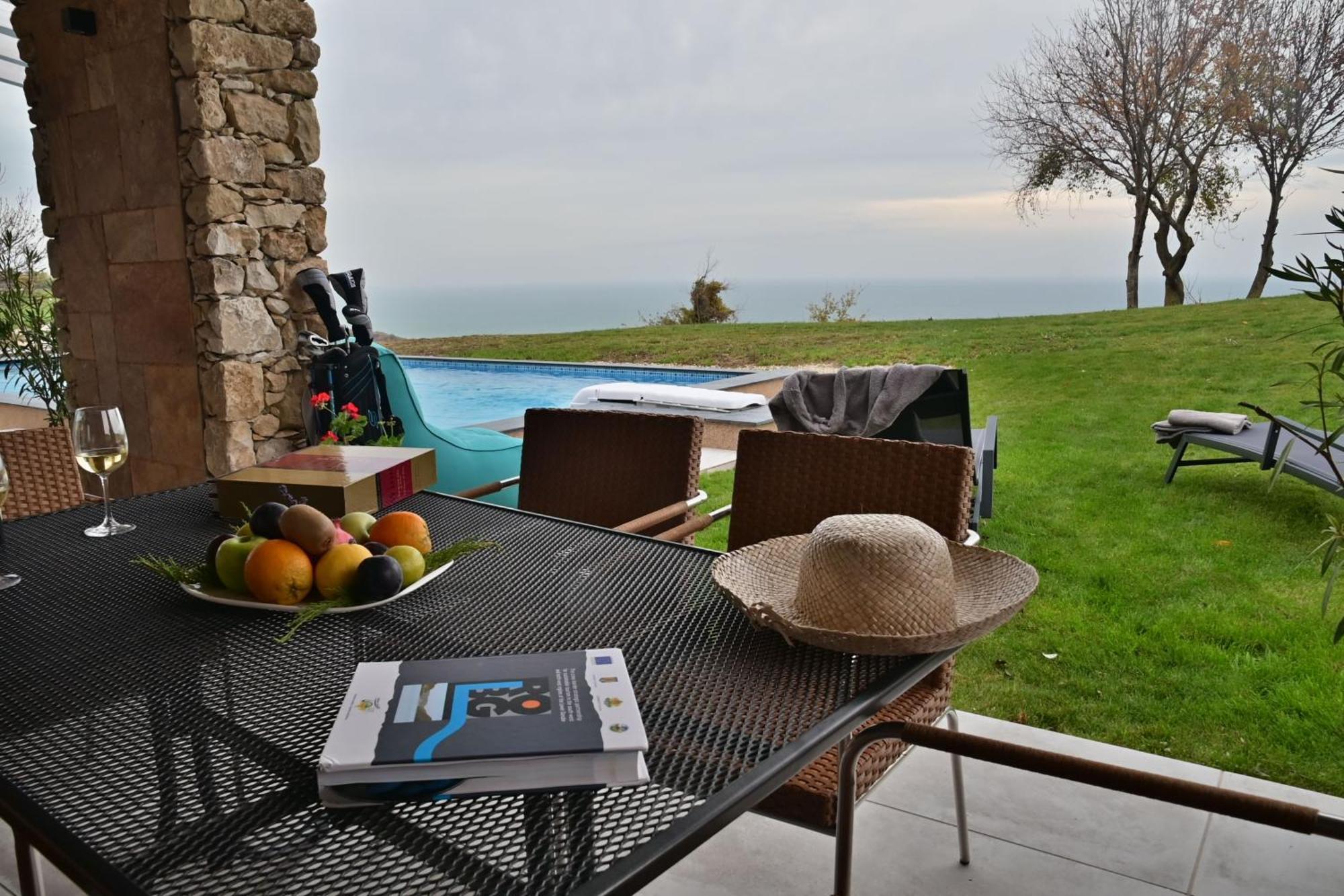 Blacksearama Golf & Villas Baltsjik Buitenkant foto